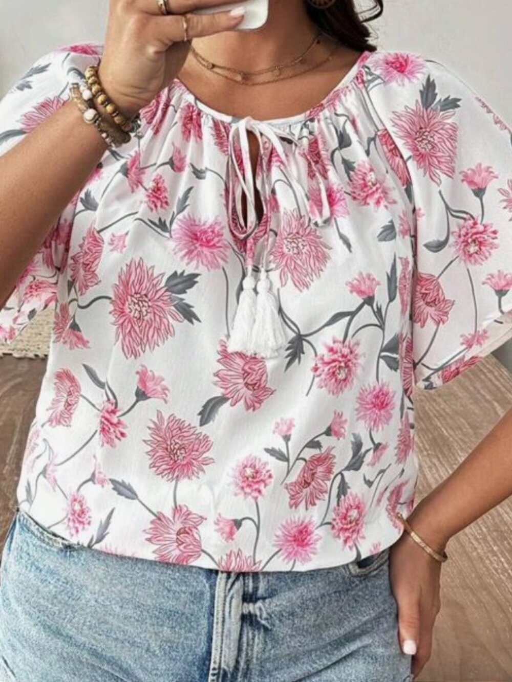 NWT LADIES SIZE 1X SHEIN WHITE PINK FLORAL SHORT SLEEVES TASSLE TIE NECK BLOUSE